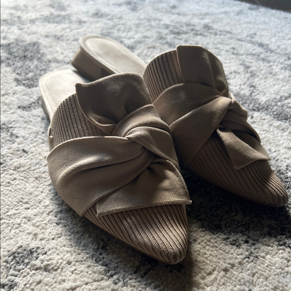 Women's Pointed Knit Knot-Detail Mules in Taupe